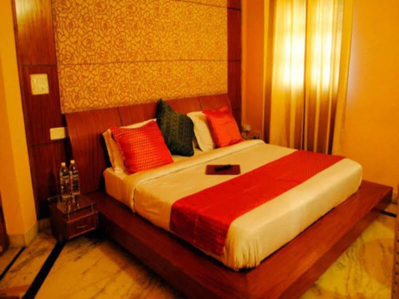 Oyo 10425 Queens Pearl Inn Dehradún Kültér fotó